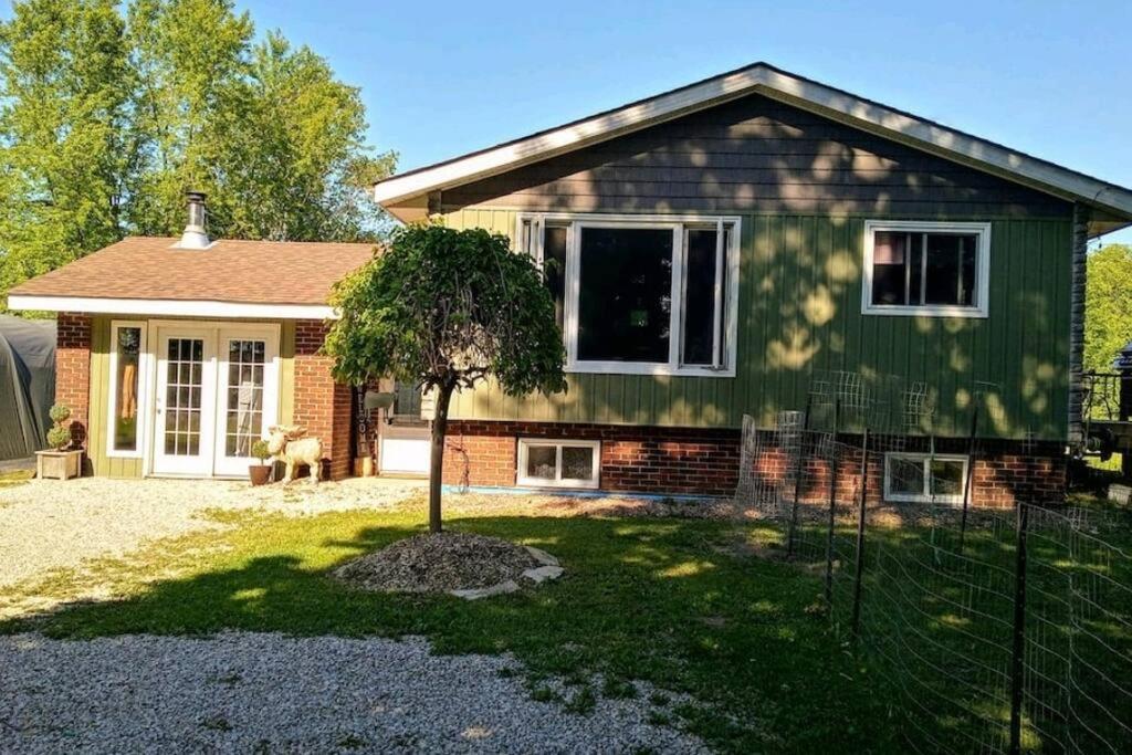 Family Friendly Cottage ☆Walking Distance To Beach Lions Head Exterior photo