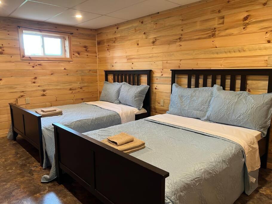 Family Friendly Cottage ☆Walking Distance To Beach Lions Head Exterior photo