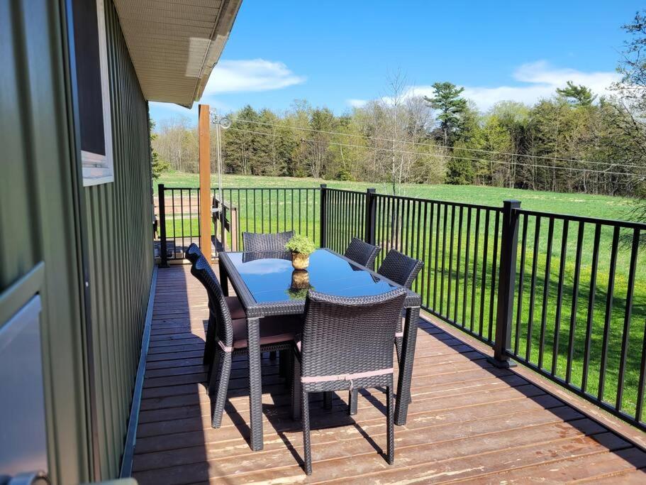 Family Friendly Cottage ☆Walking Distance To Beach Lions Head Exterior photo