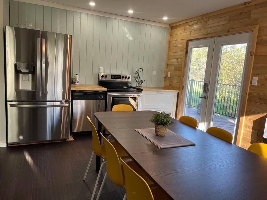 Family Friendly Cottage ☆Walking Distance To Beach Lions Head Exterior photo